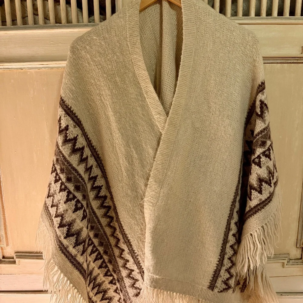 Vintage Alpaca Hand-Knit Poncho/Wrap - Picture 1 of 8